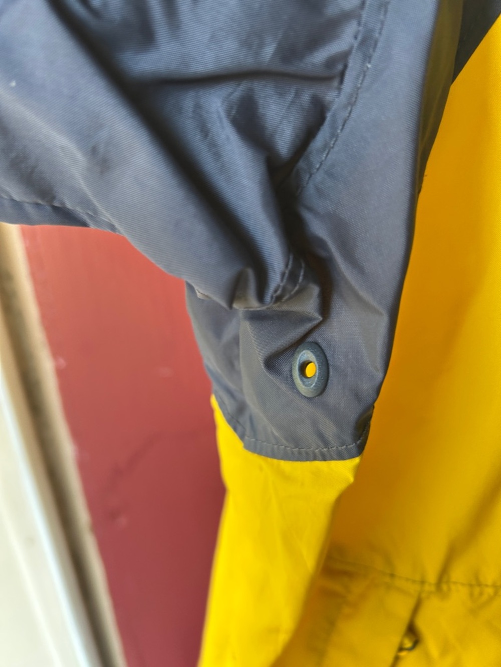 Columbia Packable jacket. - Picture 6 of 6